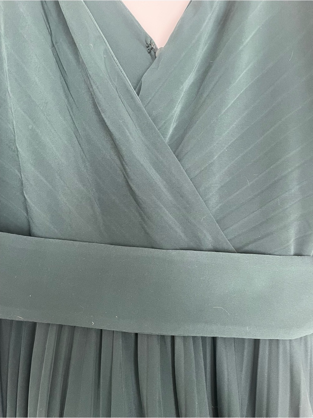 BCBGMaxAzria Forest Green V-Neck Pleated Midi Dress - Size L - Picture 5 of 9